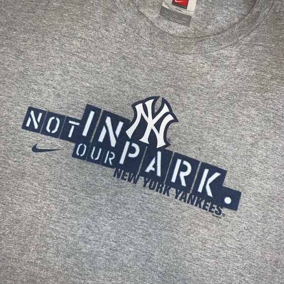 Nike Yankees Shirt - Picture 2 of 5